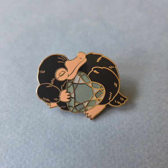 March aquamarine (around 3x4cm)