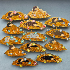 The full set (incl free house pin) (Size between 1 and 2.55 inch)