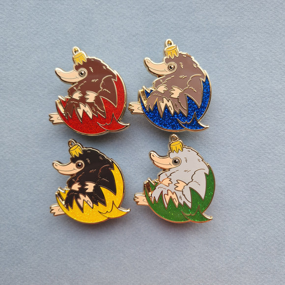 Christmas - pin/ornament full set of 4 (broken bauble)